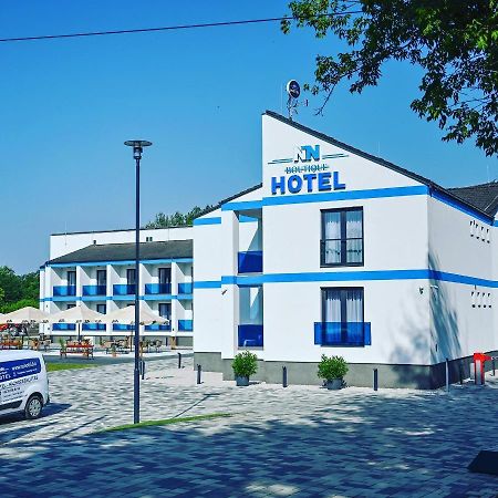 NN Boutique Hotel Tiszaújváros Extérieur photo
