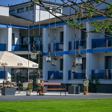 NN Boutique Hotel Tiszaújváros Extérieur photo