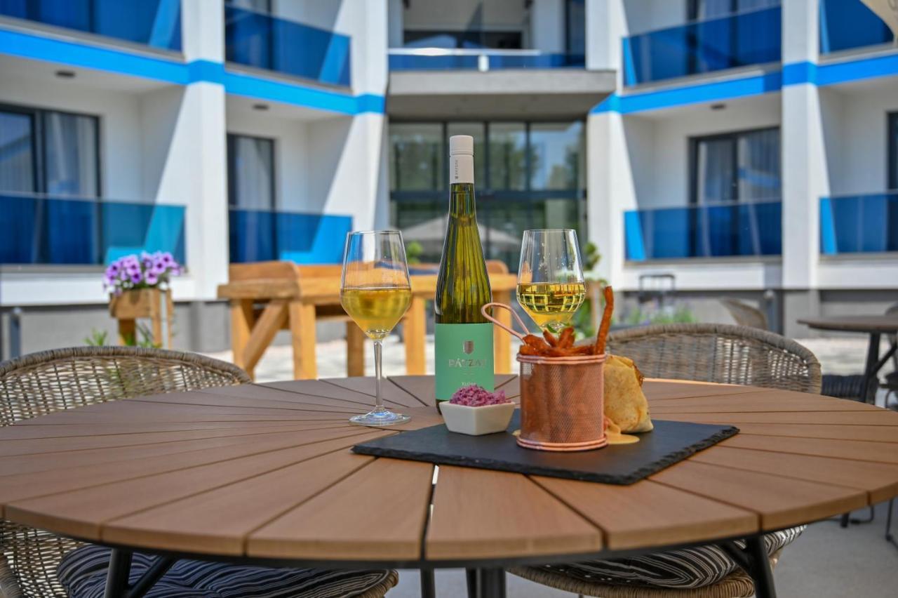 NN Boutique Hotel Tiszaújváros Extérieur photo