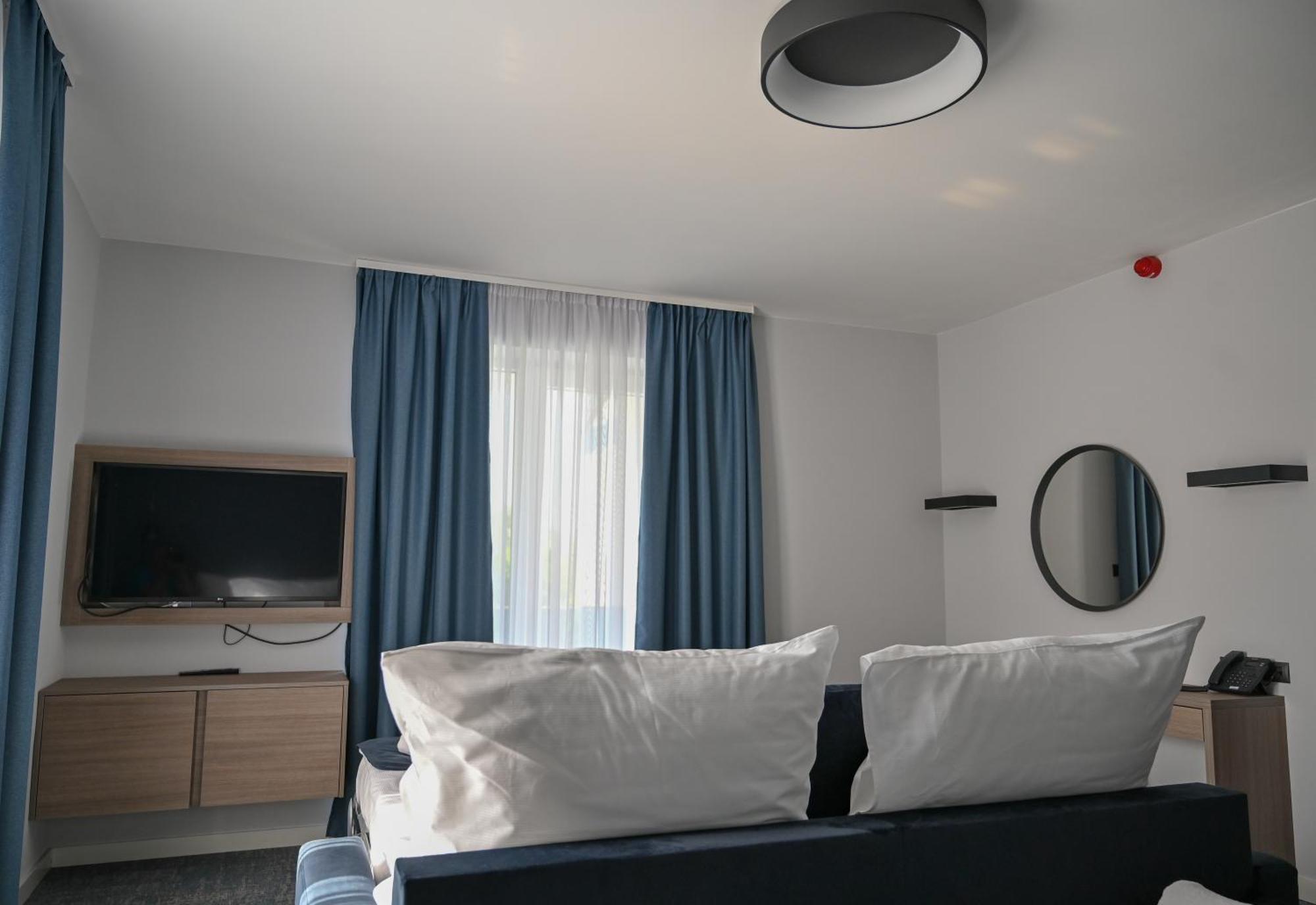 NN Boutique Hotel Tiszaújváros Extérieur photo