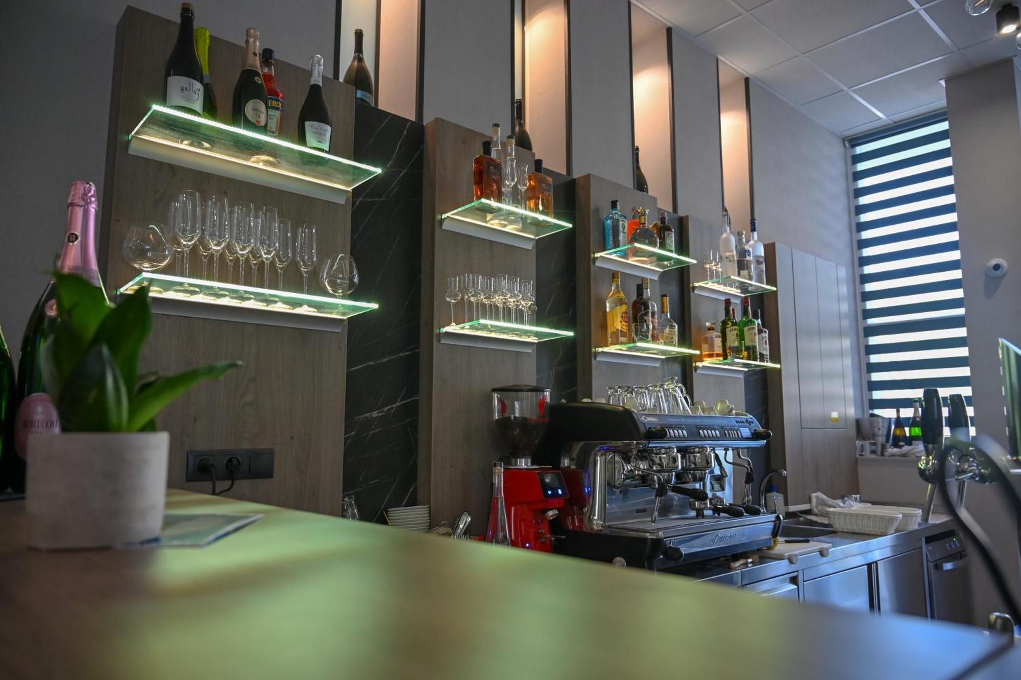 NN Boutique Hotel Tiszaújváros Extérieur photo