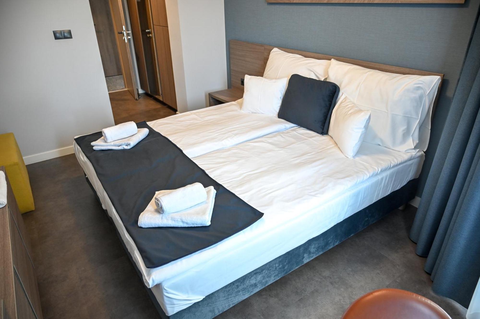 NN Boutique Hotel Tiszaújváros Extérieur photo