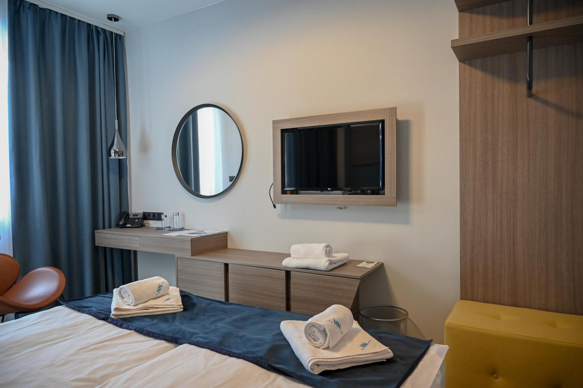 NN Boutique Hotel Tiszaújváros Extérieur photo