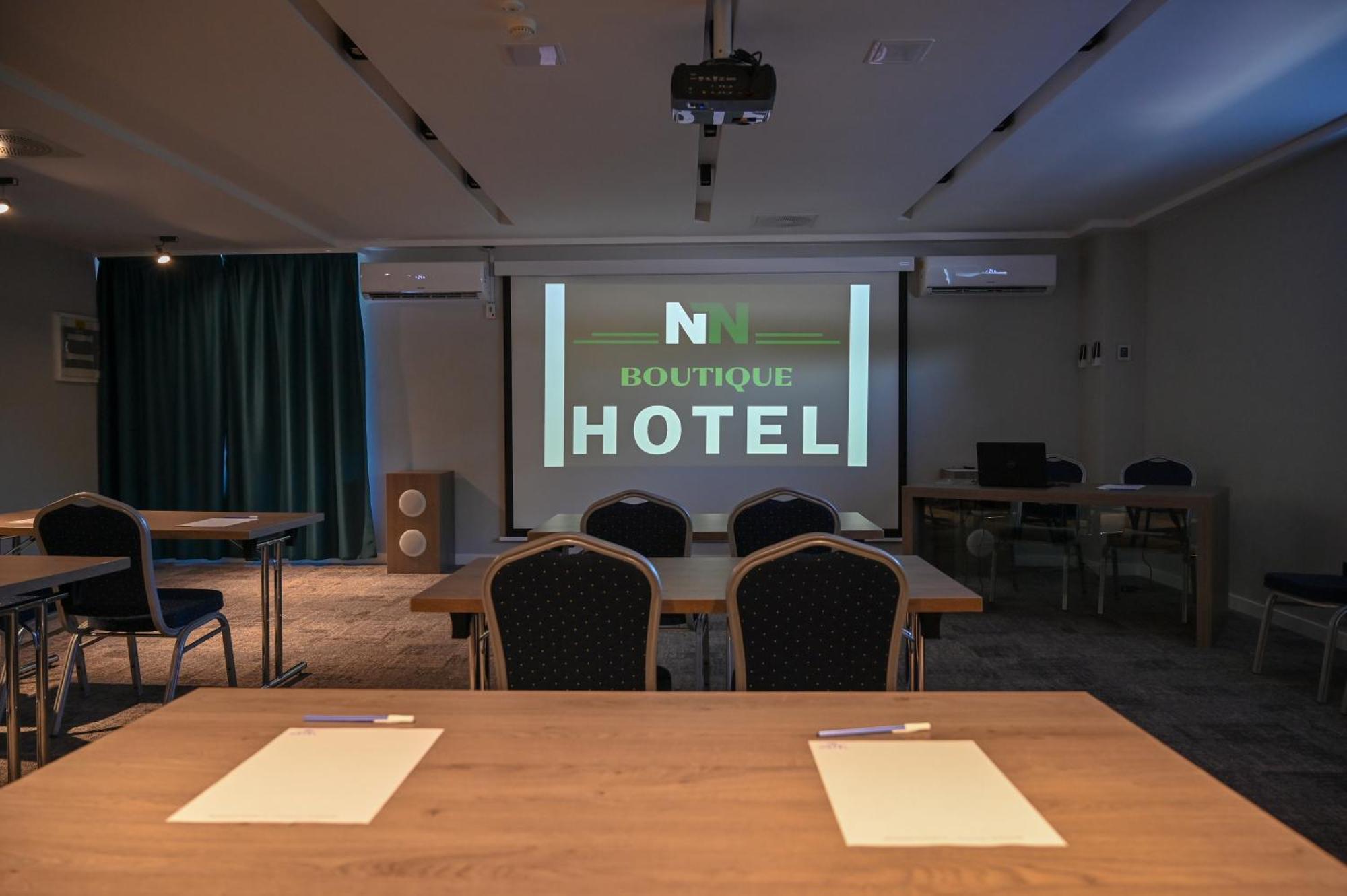 NN Boutique Hotel Tiszaújváros Extérieur photo