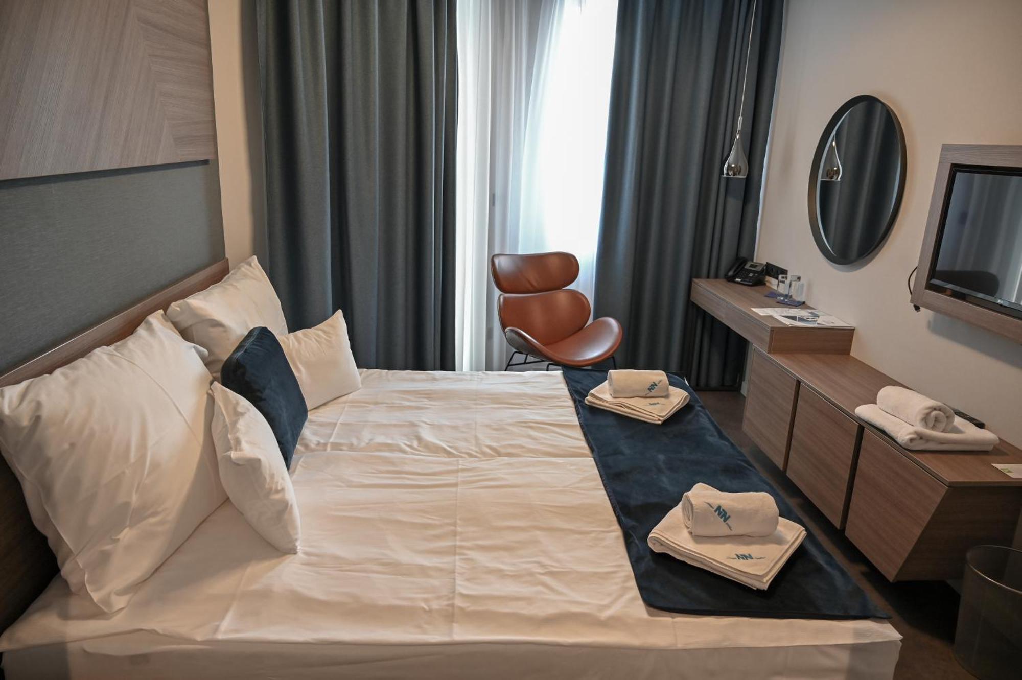 NN Boutique Hotel Tiszaújváros Extérieur photo