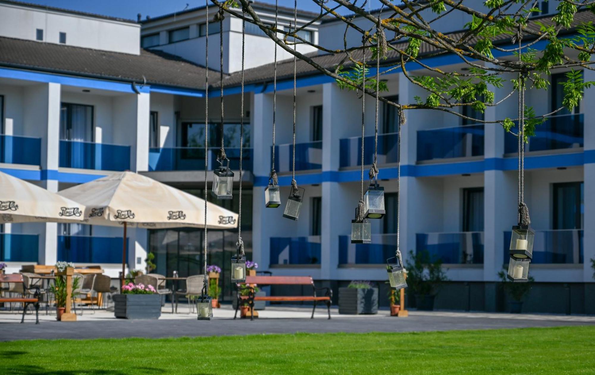 NN Boutique Hotel Tiszaújváros Extérieur photo